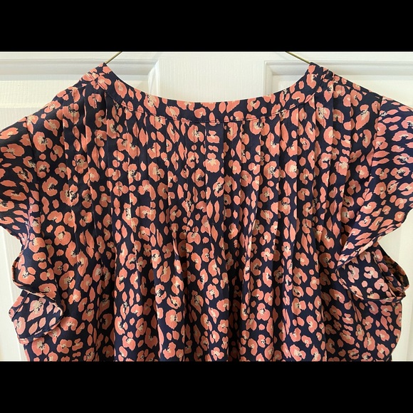 Flowy top with pink, beige and navy design - Picture 2 of 4